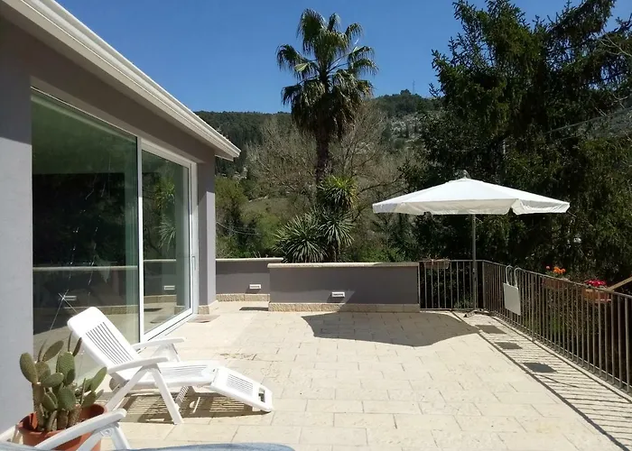 بيت للعطل Irmino Garden راغوزا